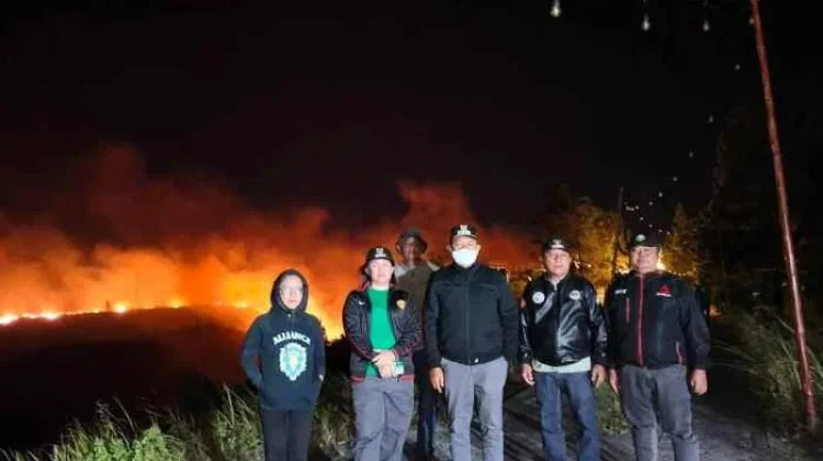 Wabup Mitra Pantau Langsung Kebakaran Gunung Soputan