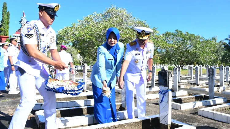 Dankodaeral VIII Pimpin Ziarah Rombongan dalam Rangka HUT Ke-1 Kodaeral VIII