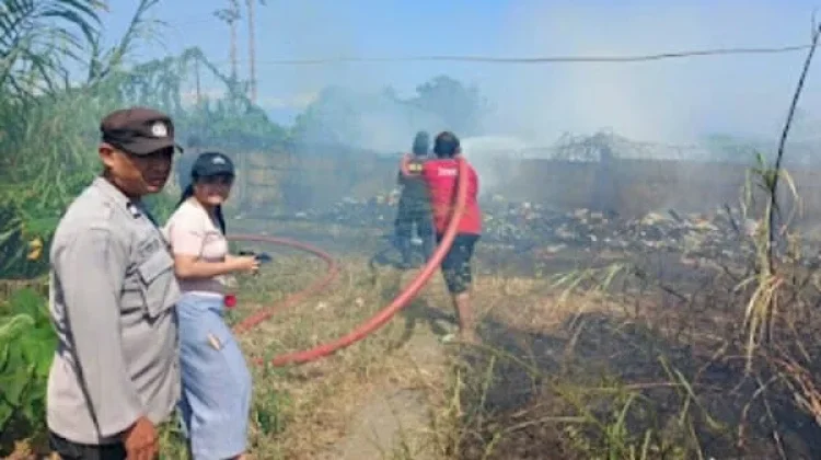 Diduga akibat Bakar Sampah, Lahan Samping Tol Bitung Terbakar