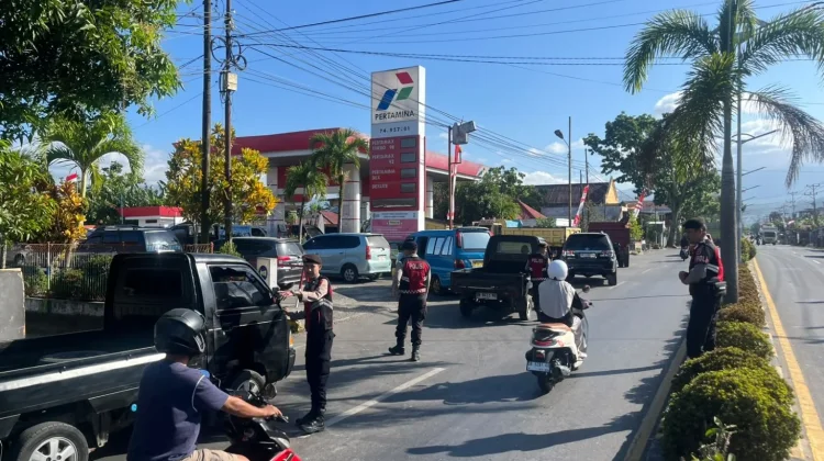 Tim Pantera Polres Kotamobagu Pantau Antrean BBM, Pastikan Kelancaran Arus Lalin