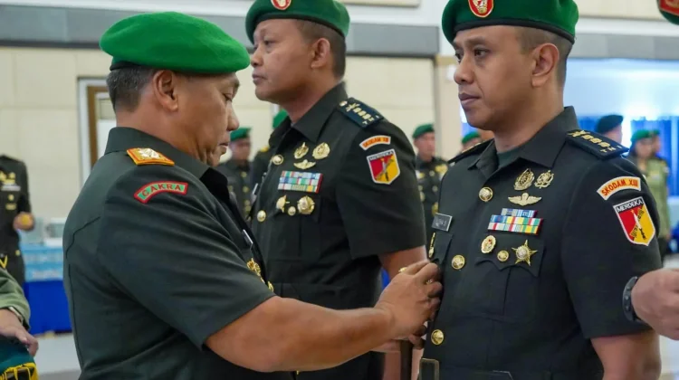 Pangdam Merdeka Pimpin Sertijab Sejumlah Pejabat Utama