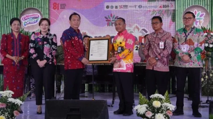 Hadiri TIFF 2026, Hendrik Pagiling Serahkan Sertifikat KBKI dan HKI Logo TIFF