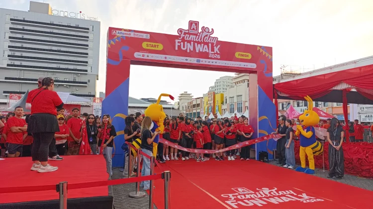 Sebanyak 4.000 Peserta Ramaikan Alfamidi Family Day Fun Walk 2026 di Manado