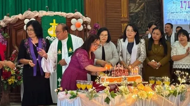 Camat Tombariri Hadiri HUT ke-171 Jemaat Getsemani Senduk