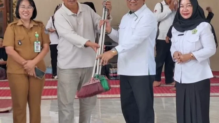 Ikuti Kick Off Geber Masjid, Ulyas Taha Dorong Kebersihan dan Kenyaman Masjid