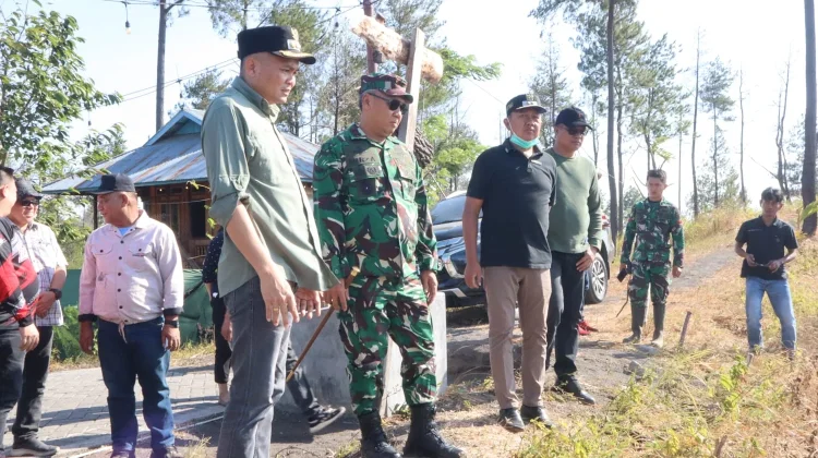 Pangdam XIII/Merdeka Tinjau Langsung Kebakaran Hutan Lindung Gunung Soputan