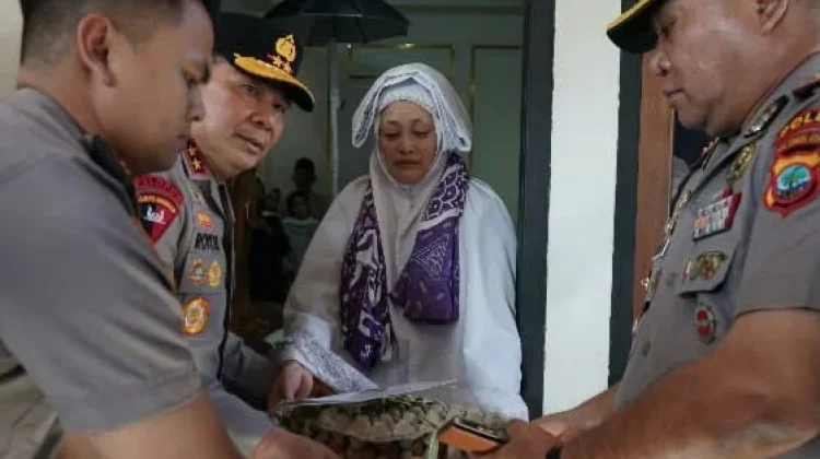 Kapolda Sulut Melayat dan Besuk Korban Kecelakaan Drag Race Kotamobagu