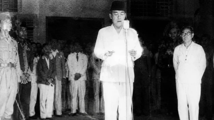 Frans dan Alex Mendur: Fotografer Proklamasi Kemerdekaan Indonesia