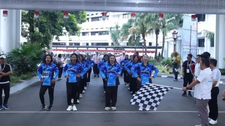 Ketua PIA Ardhya Garini Apresiasi Peserta Lomba Gerak Jalan Lanud Sam Ratulangi
