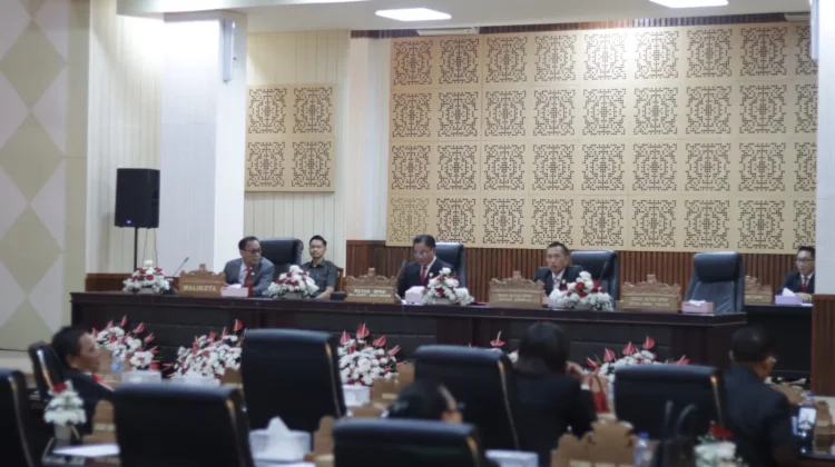 Hadiri Paripurna DPRD, Wali Kota Tomohon Simak Pidato Kenegaraan Presiden RI