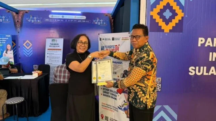 Pekuat Layanan Dokumen Publik, Kemenkum Sulut Serahkan Sertifikat Apostille