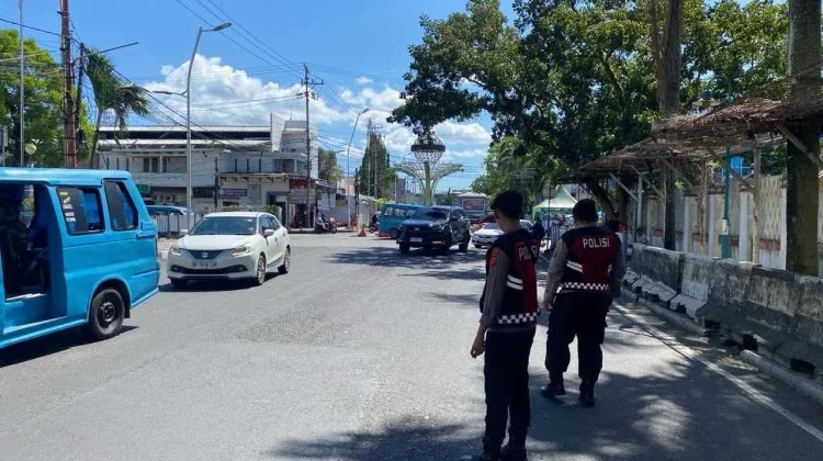 Cegah Kepadatan, Sat Samapta Polresta Manado Laksanakan Pengaturan Arus Lalin