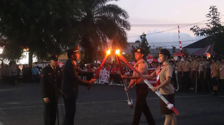 Dandim Minahasa Pimpin Taptu dan Pawai Obor HUT ke-81 RI