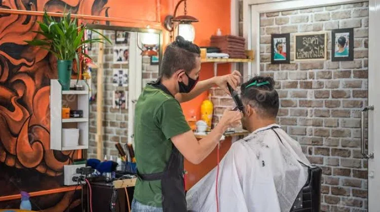 Waspada sebelum Duduk di Kursi Barbershop, Perhatikan Beberapa Hal Ini