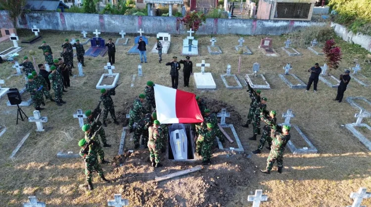 Dandim Minahasa Pimpin Pemakaman Militer Koptu Alfonso Mumu