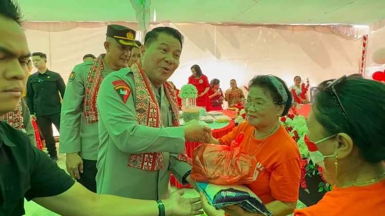 HUT ke-366 Desa Talawaan Meriah, Warga Terima Bantuan Sembako