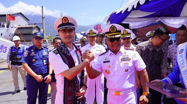 Kodaeral VIII Sambut Kedatangan Kapal Perang China MV. CHEN JING RUN dI Bitung