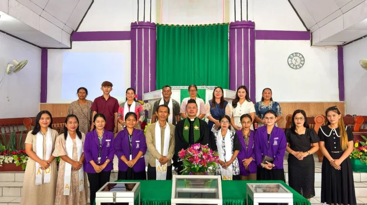 Jemaat GMIM Petra Poopoh, Wilayah Tanawangko 2, melaksanakan Ibadah Minggu Bentuk I