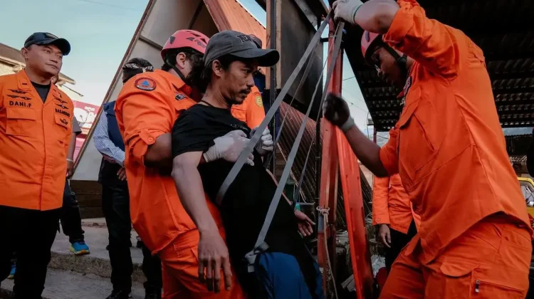 Profesi yang Layak Disebut Sebagai Pahlawan Pariwisata Indonesia