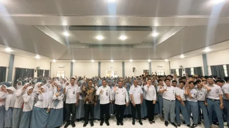 Kemenkum Sulut Gelar School Road Show di MAN Model 1 Manado