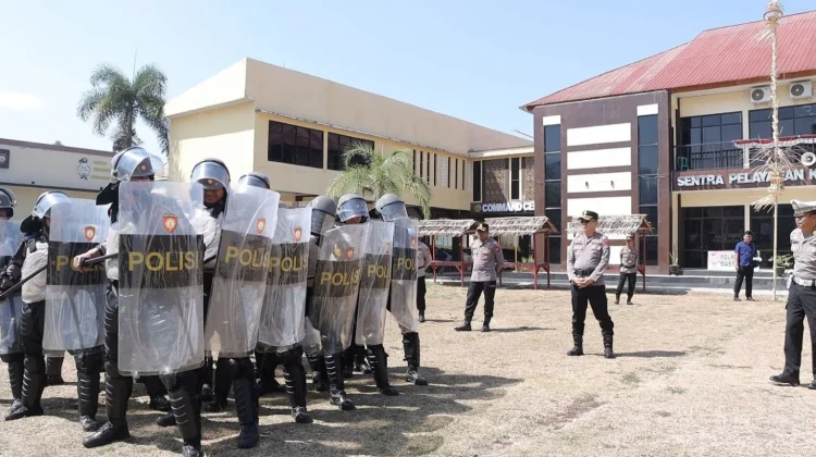 Kapolres Kotamobagu Pantau Langsung Latihan Dalmas di Halaman Mapolres