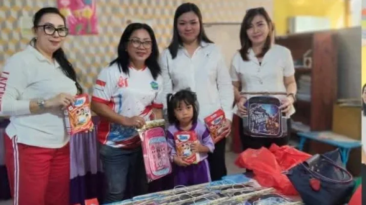 DWP Minut Peduli, Bagikan Bingkisan Sasar Anak TK GMIM Karegesan