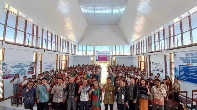 Kadisdik Sulut dan YUMEI Jepang di Moment HUT ke-62 SMKN PP Kalasey