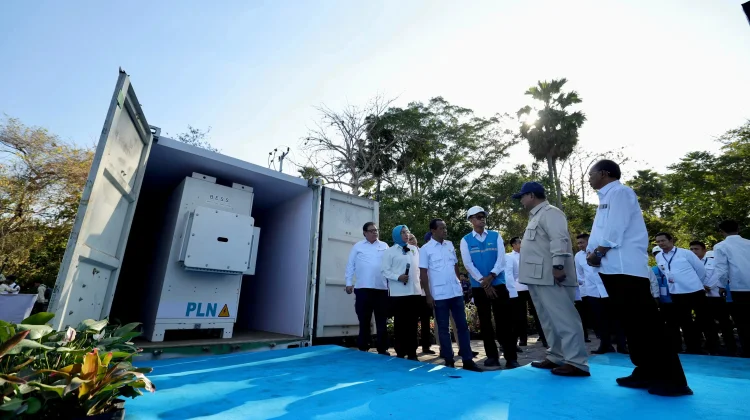 Menuju Swasembada Energi PLN Luncurkan PLTS 100 GWp