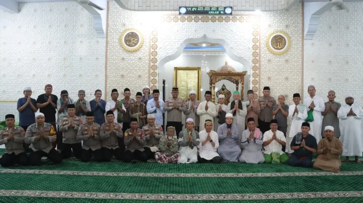 Jumat Keliling, Kapolres Kotamobagu Hadir Ditengah Jamaah Masjid At-Taqwa
