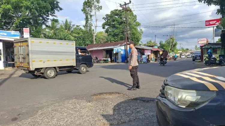 Pos cakalang Polsek Bunaken, Ciptakan Tertib Berlalu Lintas di Perempatan Pandu