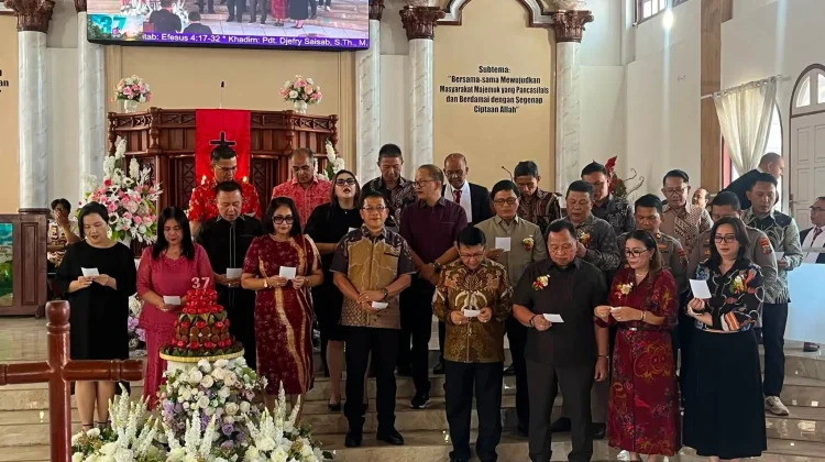 Bupati Robby Hadiri HUT ke-37 GMIM Riedel Wawalintouan