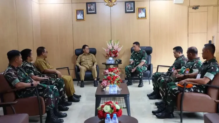 Danlanud Perkenalkan FASI kepada Walikota Bitung