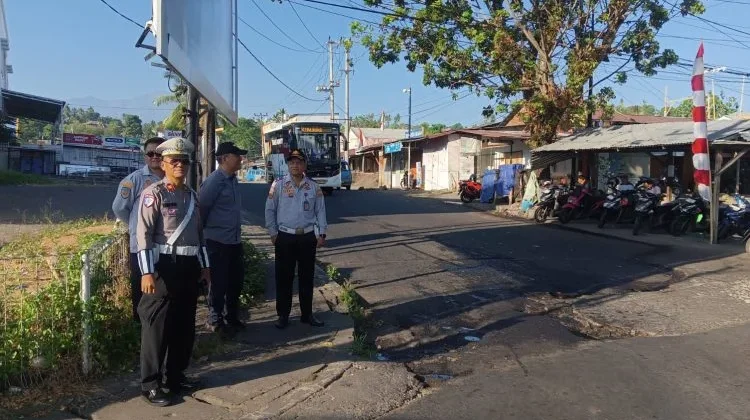 Polsek Malalayang, Dishub dan POM AD Tertibkan Mikrolet di Terminal Malalayang
