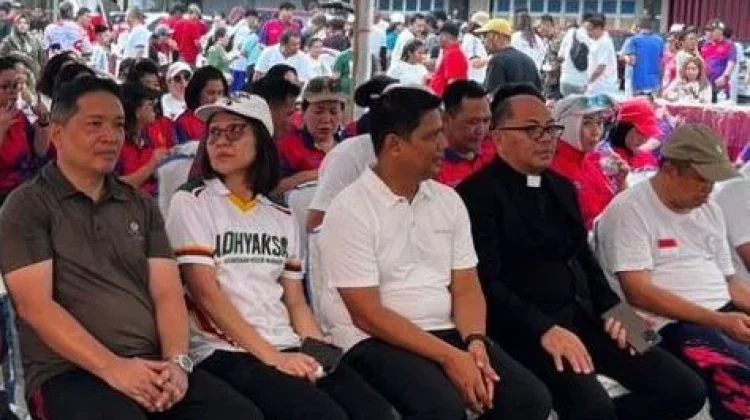 Kapolresta Manado Ikuti Jalan Sehat dan Baksos Bersama Warga