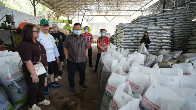 Bupati Minahasa Tinjau Produksi Pupuk Organik dan Pelatihan Keterampilan