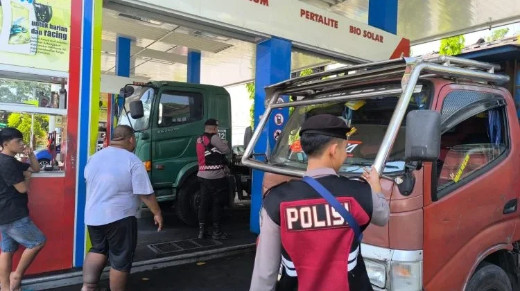 Patroli Rayon Samapta Polresta Manado Awasi Penyaluran BBM dI SPBU