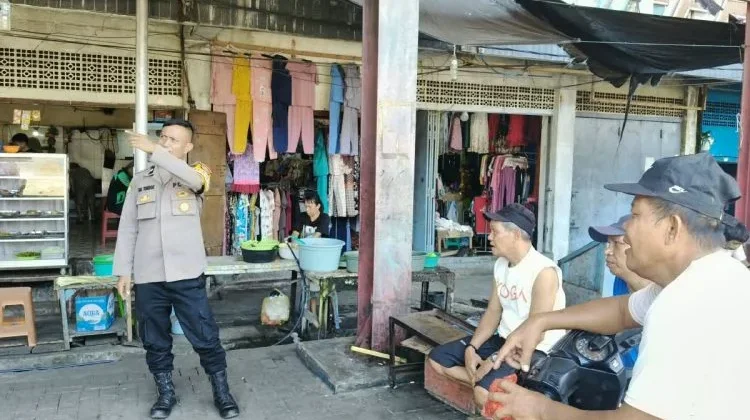 Aktif Sambangi Warga, Bhabinkamtibmas Polresta Manado Imbau Jaga Kamtibmas