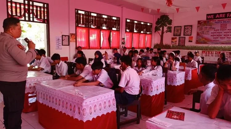 Sikum Polresta Manado Beri Penyuluhan Hukum di SMPN 6 Manado