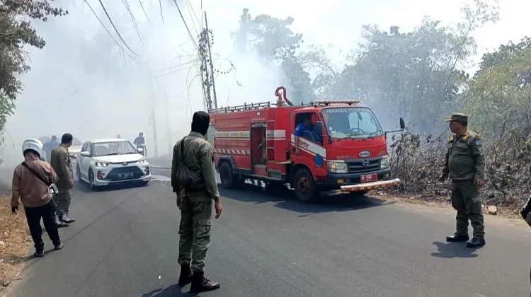 Pemprov Sulut Kerahkan Mobil Damkar dan Satpol PP Bantu Padamkan Karhutla Koka
