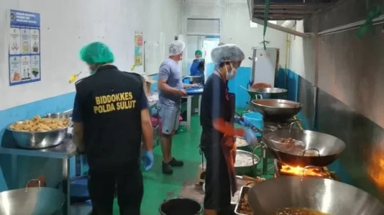 Sidokkes Polres Sitaro Cek Keamanan Pangan untuk Pelajar