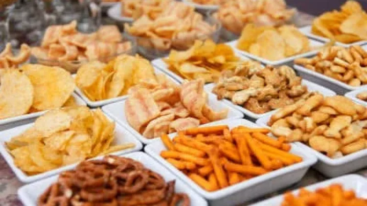 Makan Camilan Setiap Hari, Amankah untuk Kesehatan?