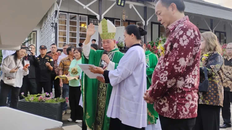 Senduk Hadiri Syukur 123 Tahun HKY Tomohon, Serahkan Sertifikat Cagar Budaya