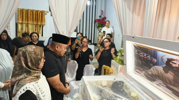 Kapolda Sulut Sambangi Keluarga Alm. Steidy Raranta