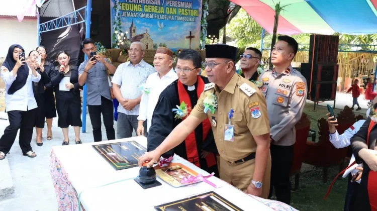 Bupati Oskar Resmikan Gereja Filadelfia dan Pastori Tombolikat