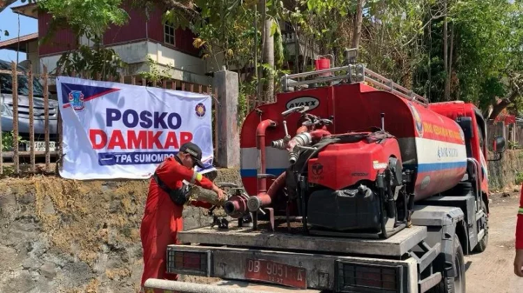 Hari Ketujuh, Damkar Kerahkan 8 Armada Padamkan Api TPA Sumompo