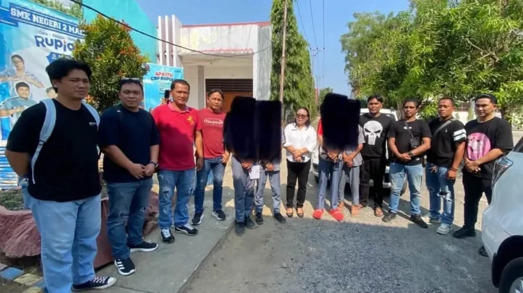 Tim URC Amankan 4 Orang Pelajar