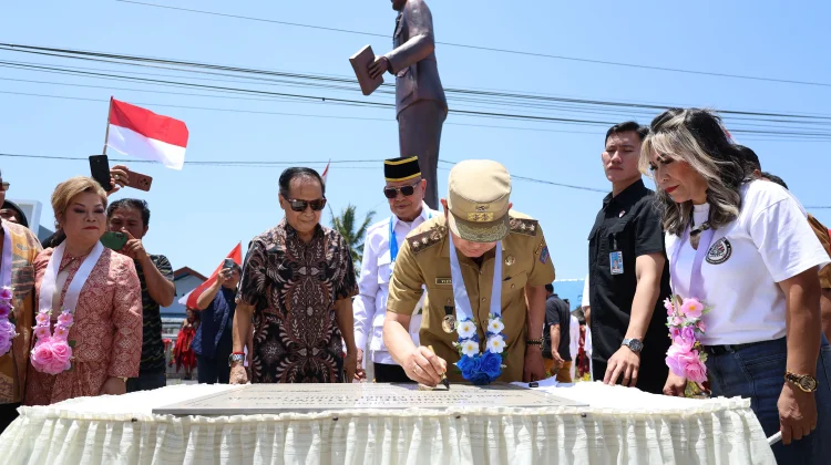 Monumen Patung Pahlawan Nasional Piere Tendean di Remboken Diresmikan