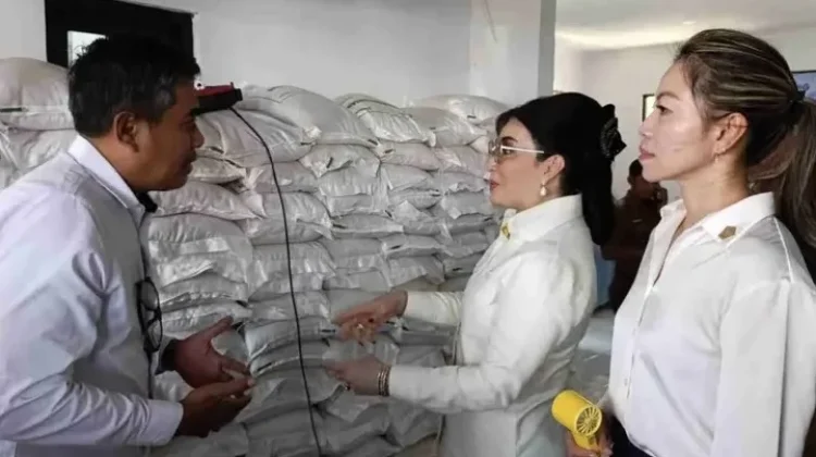 Turun ke Titik Penyaluran di Bitung, CEP Pastikan Bantuan Pangan Beras Berkualitas