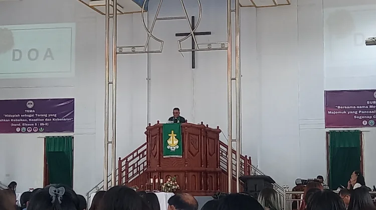Pesan Kepemimpinan Warnai Ibadah Terakhir Pdt. Ronny Bolang