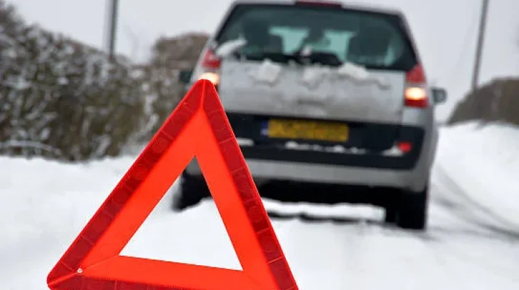 Segitiga Pengaman Mobil, Perangkat Penting untuk Keselamatan di Jalan